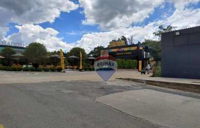 Imagem: O depósito possui 5 Vagas na garagem e 84m² de Área e está