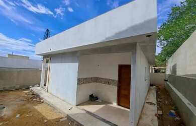 Imagem: A casa possui 2 Dormitórios, 1 Banheiro, 2 Vagas na garagem