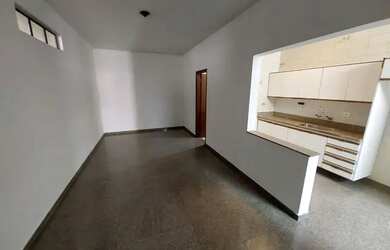 Imagem: A casa possui 2 Dormitórios, 1 Banheiro, 110m² de Área e