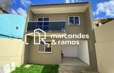 Imagem: A casa possui 3 Dormitórios, 2 Banheiros, 1 Vaga na garagem