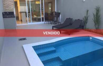 Imagem: A casa em condomínio possui 4 Dormitórios, 4 Banheiros, 2