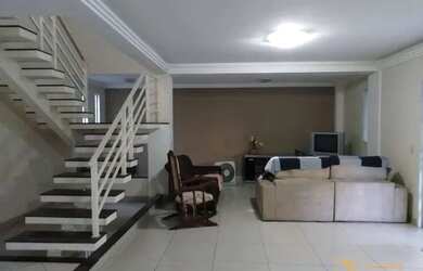 Imagem: A casa possui 5 Dormitórios, 3 Banheiros, 2 Vagas na garagem