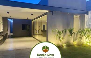 Imagem: A casa possui 3 Dormitórios, 2 Banheiros, 2 Vagas na garagem