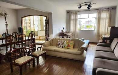 Imagem: O apartamento possui 4 Dormitórios, 1 Banheiro, 3 Vagas na