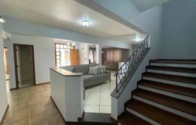 Imagem 3: Casa para venda tem 200 metros quadrados com 4 quartos