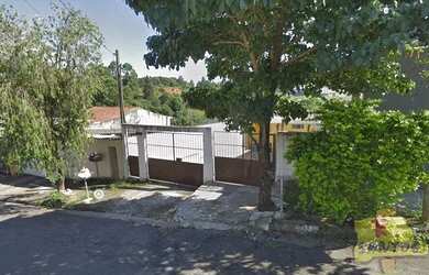 Imagem: A casa possui 1 Dormitório, 1 Banheiro, 1 Vaga na garagem