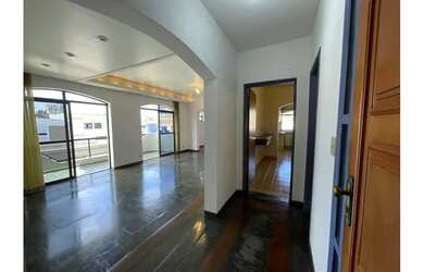 Imagem: O apartamentoe possui 4 Dormitórios, 5 Banheiros, 3 Vagas na