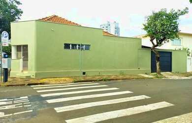 Imagem: A casa possui 2 Dormitórios, 1 Banheiro, 2 Vagas na garagem