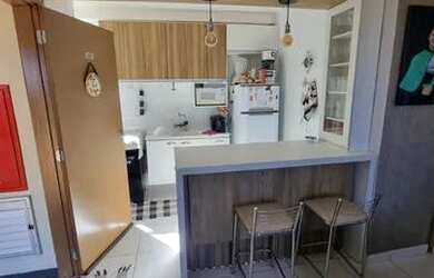 Imagem: O apartamento possui 2 Dormitórios, 1 Banheiro, 1 Vaga na garagem