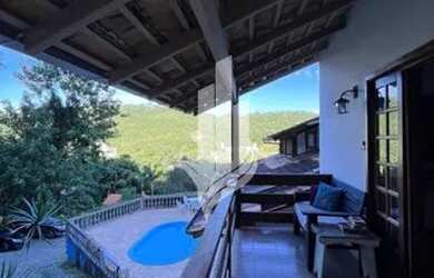 Imagem: A casa possui 4 Dormitórios, 4 Banheiros, 3 Vagas na garagem