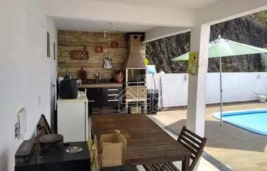 Imagem: A casa em condomínio possui 4 Dormitórios, 5 Banheiros, 2