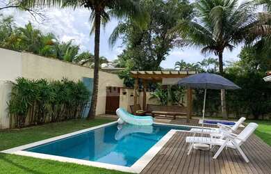 Imagem: A casa possui 4 Dormitórios, 3 Banheiros, 2 Vagas na garagem