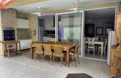 Imagem: A casa em condomínio possui 4 Dormitórios, 4 Banheiros, 2