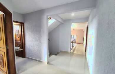 Imagem: A casa em condomínio possui 4 Dormitórios, 5 Banheiros, 4