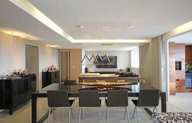 Imagem: O apartamento possui 4 Dormitórios, 3 Banheiros, 4 Vagas na