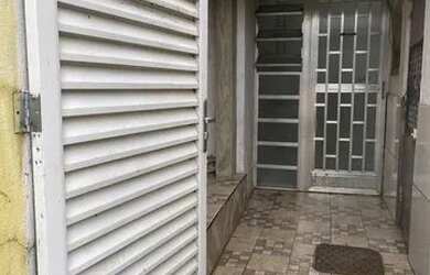 Imagem: A casa possui 1 Dormitório e 1 Banheiro e está localizado