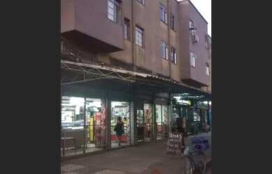 Imagem: O apartamento possui 3 Dormitórios, 1 Banheiro, 1 Vaga na garagem