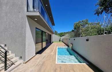 Imagem: A casa em condomínio possui 3 Dormitórios, 5 Banheiros, 2