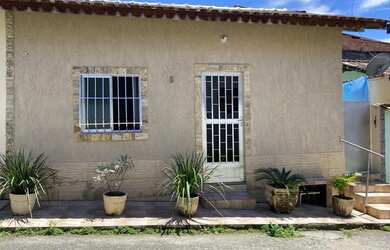Imagem: A casa possui 2 Dormitórios, 1 Banheiro, 1 Vaga na garagem