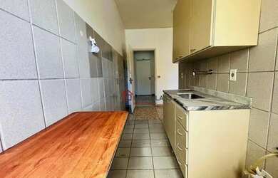 Imagem: O apartamento possui 1 Dormitório, 1 Banheiro, 1 Vaga na garagem