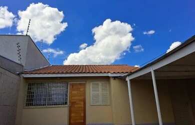 Imagem: A casa possui 2 Dormitórios, 1 Banheiro, 1 Vaga na garagem