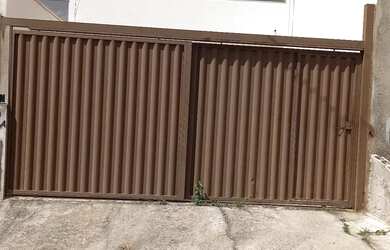 Imagem: A casa possui 3 Dormitórios, 4 Banheiros, 2 Vagas na garagem