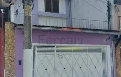 Imagem: A casa possui 3 Dormitórios, 2 Banheiros, 2 Vagas na garagem