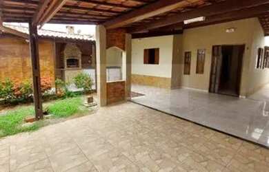 Imagem: A casa e possui 3 Dormitórios, Suítes, 3 Banheiros, 2 Vagas