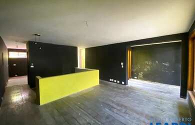 Imagem: O depósito possui 3 Vagas na garagem, 199m² de Área e está