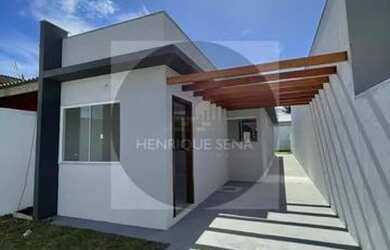 Imagem: A casa possui 3 Dormitórios, 1 Banheiro, 2 Vagas na garagem