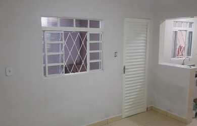 Imagem: A casa possui 1 Dormitório, 1 Banheiro e está localizado