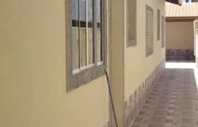 Imagem: A casa possui 2 Dormitórios, 2 Banheiros, 2 Vagas na garagem