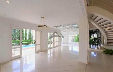 Imagem: A casa em condomínio possui 4 Dormitórios, 5 Banheiros, 5