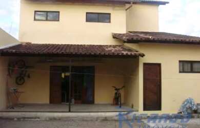 Imagem: A casa possui 4 Dormitórios, 3 Banheiros, 2 Vagas na garagem