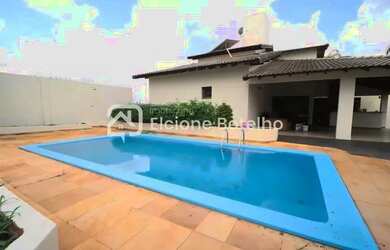 Imagem: A casa possui 4 Dormitórios, 1 Banheiro, 5 Vagas na garagem