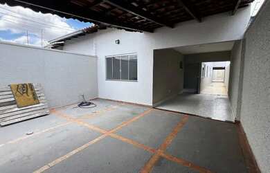 Imagem: A casa possui 3 Dormitórios, 3 Banheiros, 3 Vagas na garagem