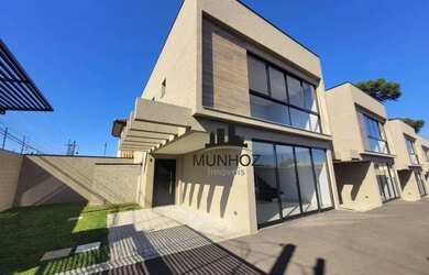 Imagem: A casa possui 3 Dormitórios, 2 Banheiros, 1 Vaga na garagem