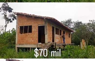 Imagem: A casa possui 2 Dormitórios, 1 Banheiro, 1 Vaga na garagem