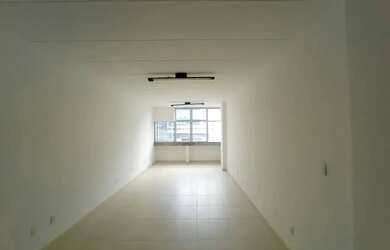 Imagem: O depósito possui 1 Vaga na garagem e 35m² de Área e está