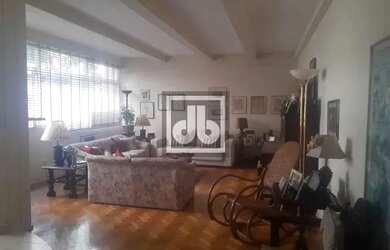 Imagem: O apartamento possui 4 Dormitórios, 4 Banheiros, 1 Vaga na