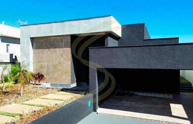 Imagem: A casa em condomínio possui 3 Dormitórios, 4 Banheiros, 4