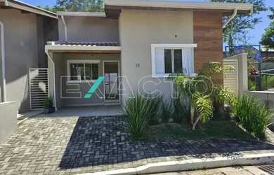 Imagem: A casa em condomínio possui 3 Dormitórios, 2 Banheiros, 2