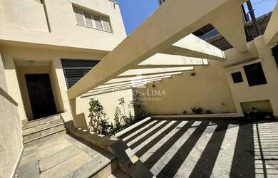 Imagem: A casa possui 3 Dormitórios, 4 Banheiros, 1 Vaga na garagem