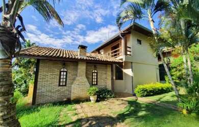 Imagem: A casa em condomínio possui 4 Dormitórios, 5 Banheiros, 5