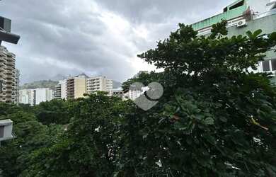 Imagem: O apartamento possui 4 Dormitórios, 4 Banheiros, 2 Vagas na
