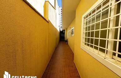 Imagem: A casa possui 2 Dormitórios, 2 Banheiros, 2 Vagas na garagem