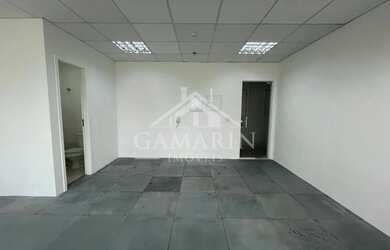 Imagem: O depósito possui 2 Vagas na garagem, 48m² de Área e está