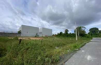 Imagem: O terreno possui 2400m² de Área e está localizado em Flores