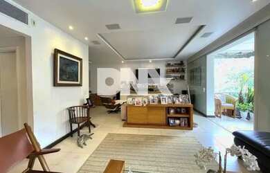 Imagem: O apartamento possui 4 Dormitórios, 4 Banheiros, 3 Vagas na