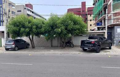 Imagem: A casa possui 4 Dormitórios, 2 Banheiros, 2 Vagas na garagem